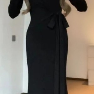 Women Deep Burgundy Solid Sweetheart Neck Dress